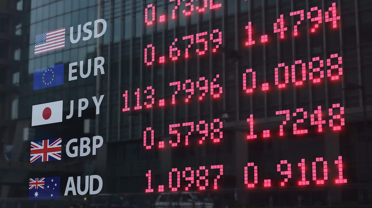 新台幣雙週連貶！淪亞洲最弱，揭露降息預期與全球匯市大變局